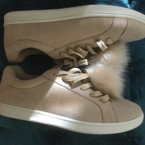 Madden Girl Women's Sneakers 8.5 Light Brown Neutral fuzzy embellishment